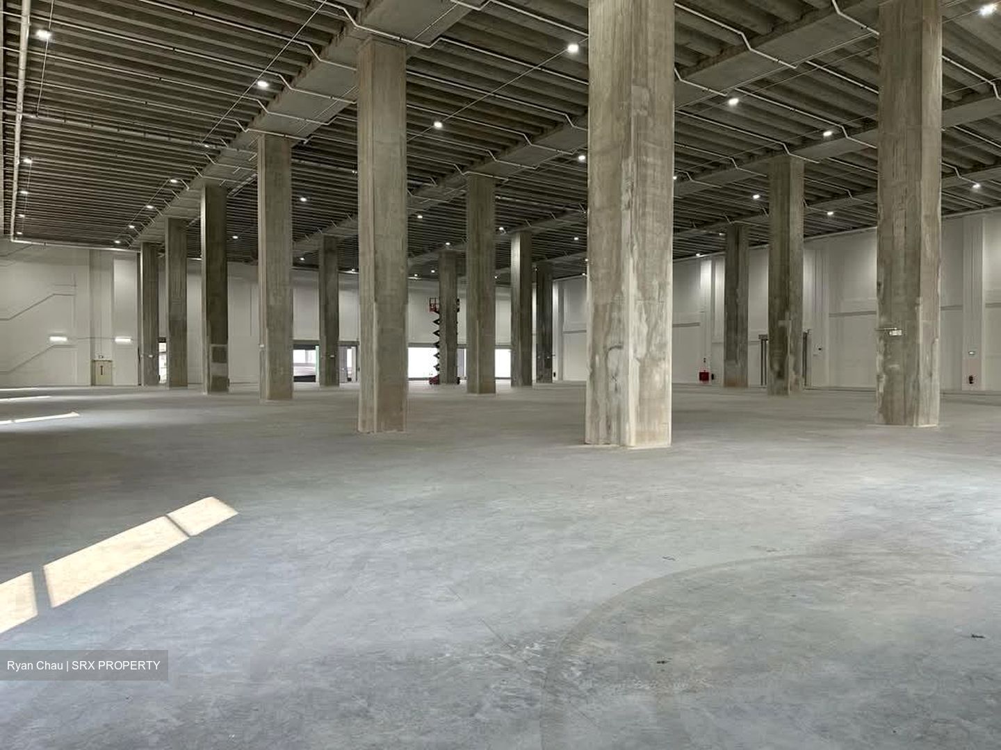 Jurong East MRT (D22), Warehouse #535786171